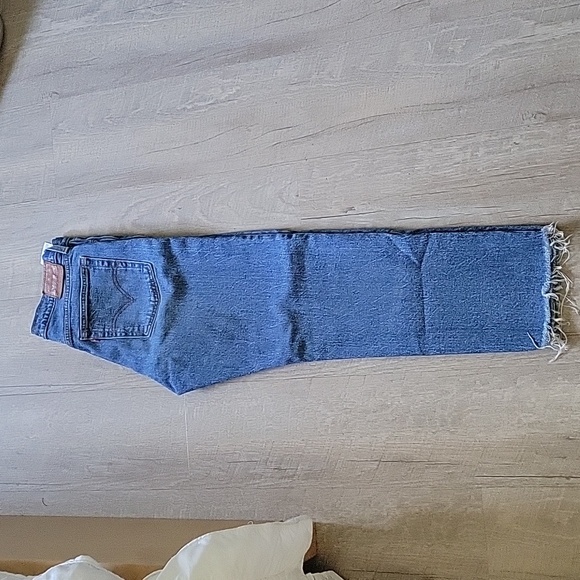 Levi's ankle cropped jeans with frayed hem - Picture 4 of 13